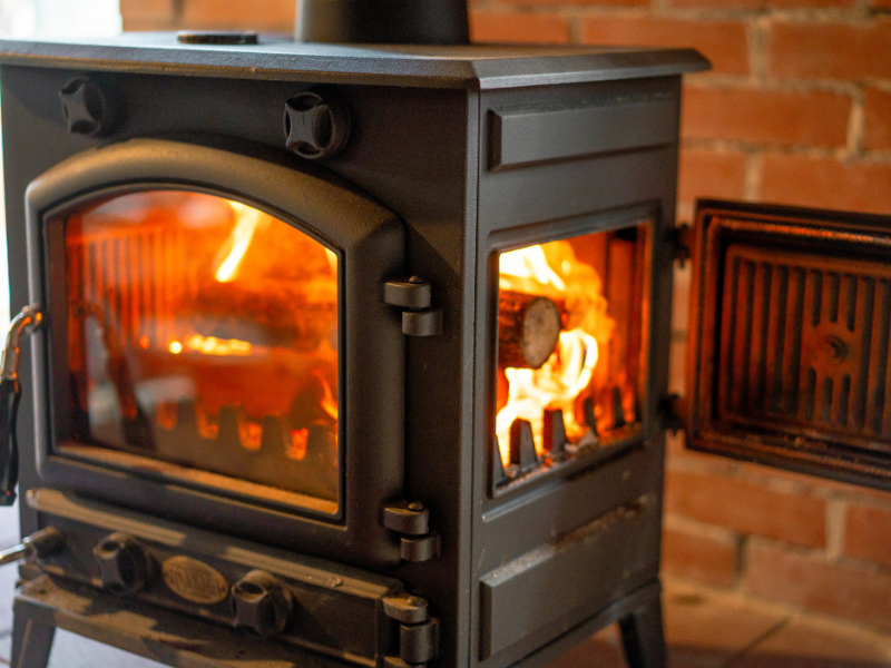 Off-Grid Heating Solutions: Complete Guide to Propane Stoves for Cabins and Remote Homes